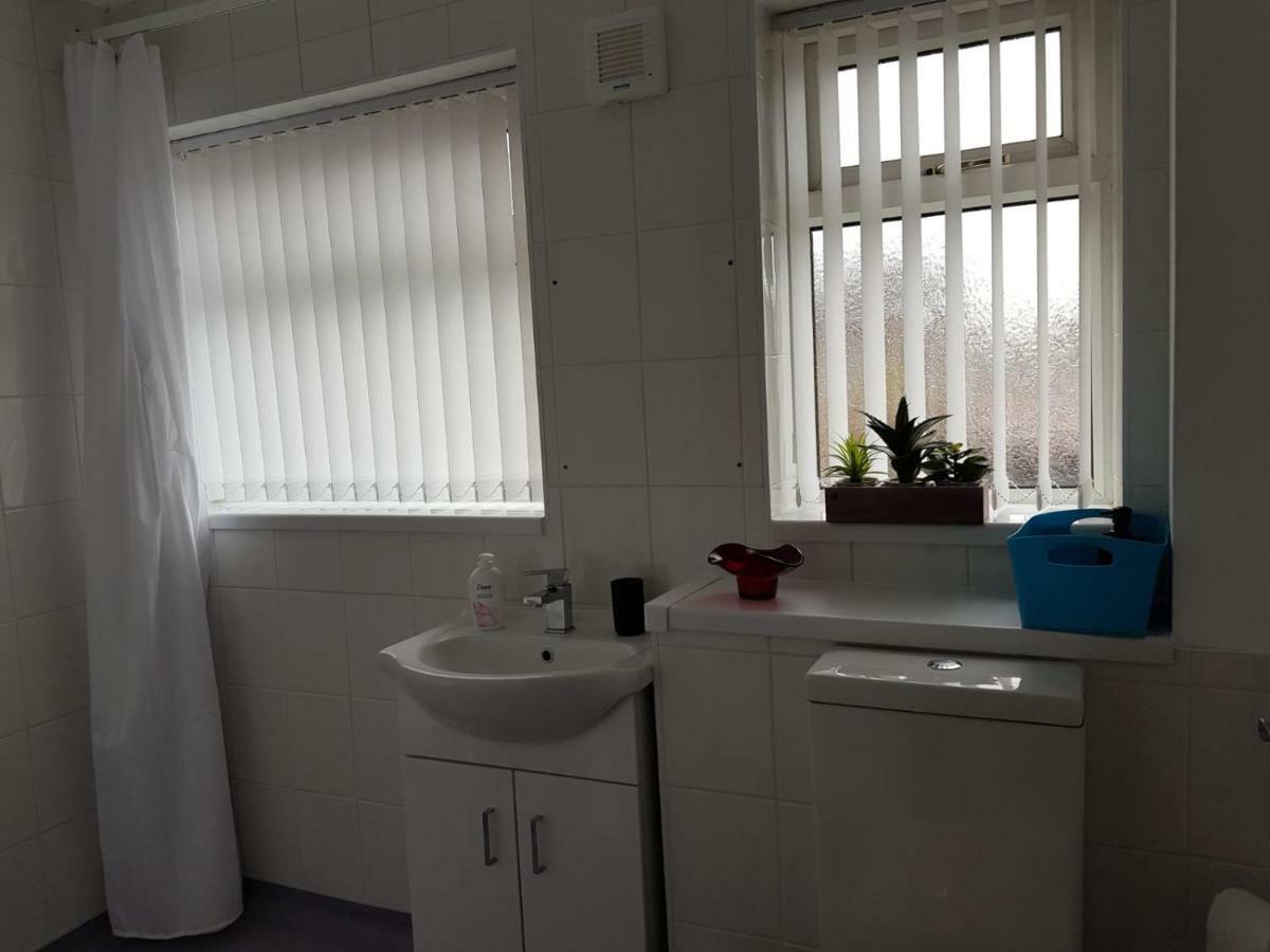 Penllech House: Spacious 3-Bedroom with Free Parking Nottingham Exterior photo