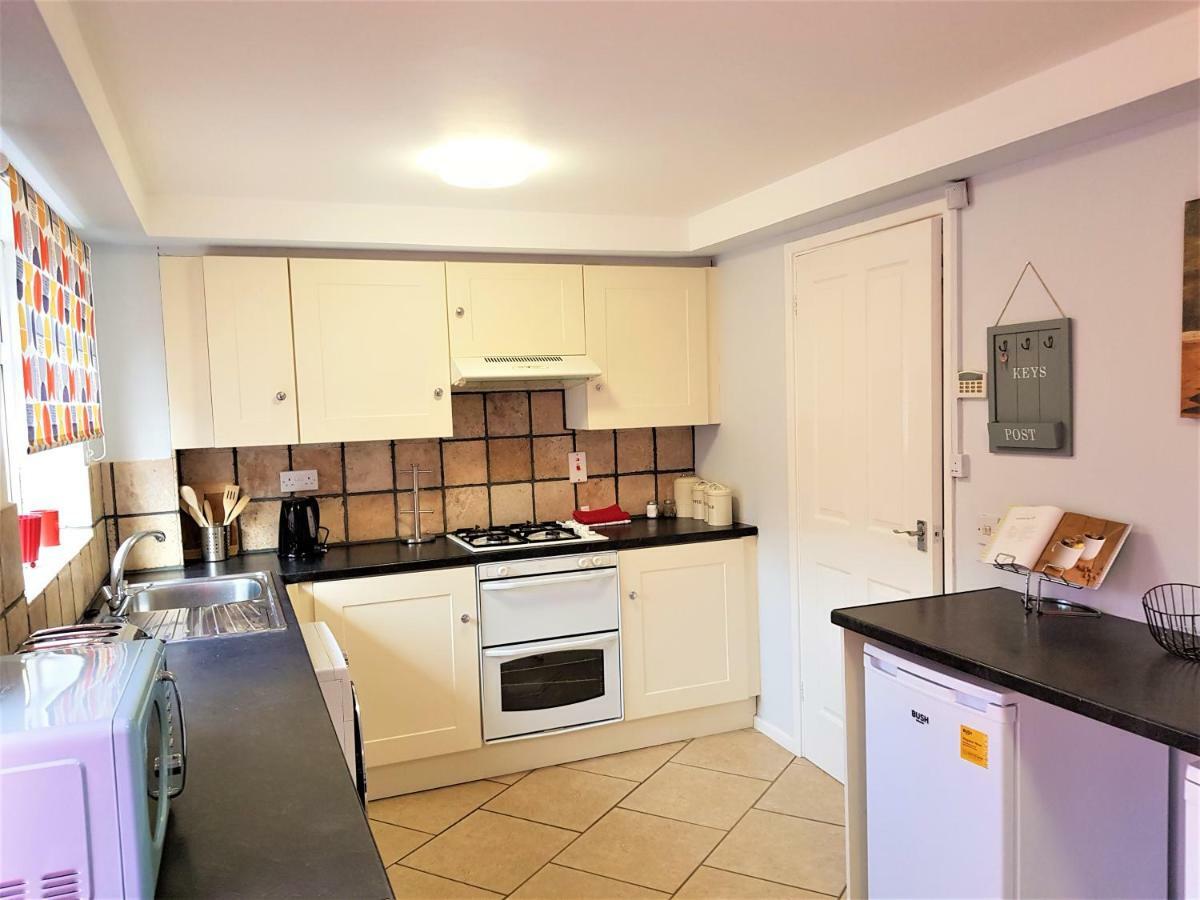 Penllech House: Spacious 3-Bedroom with Free Parking Nottingham Exterior photo