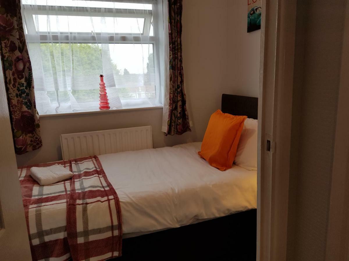Penllech House: Spacious 3-Bedroom with Free Parking Nottingham Exterior photo